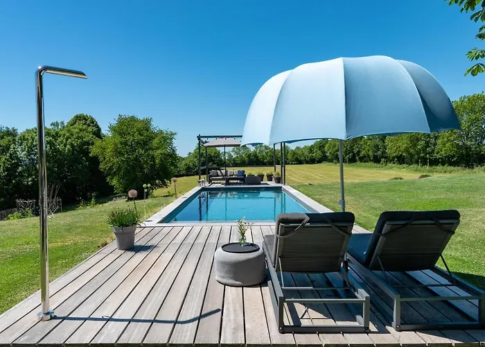 Maison De La Bonne Vie לינה וארוחת בוקר 4*