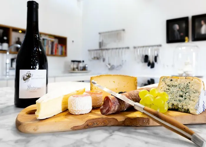 Maison De La Bonne Vie לינה וארוחת בוקר Therondels