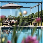 Maison De La Bonne Vie Bed and breakfast Therondels