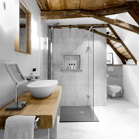 Maison De La Bonne Vie Bed and Breakfast