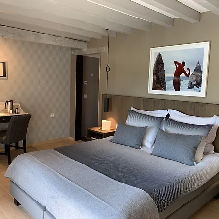 Maison De La Bonne Vie Bed and Breakfast